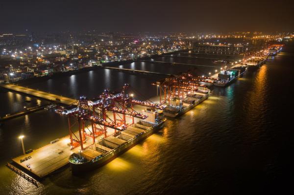 Ningbo Zhoushan Port lade till en 