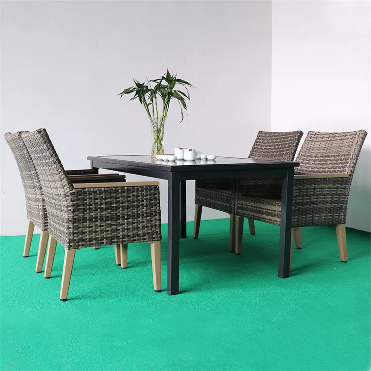Vilka är fördelarna med att använda Rattan Furniture -produkter utomhus?
