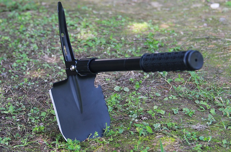 Vad gör en campingspade till den ultimata utomhuskompisen?