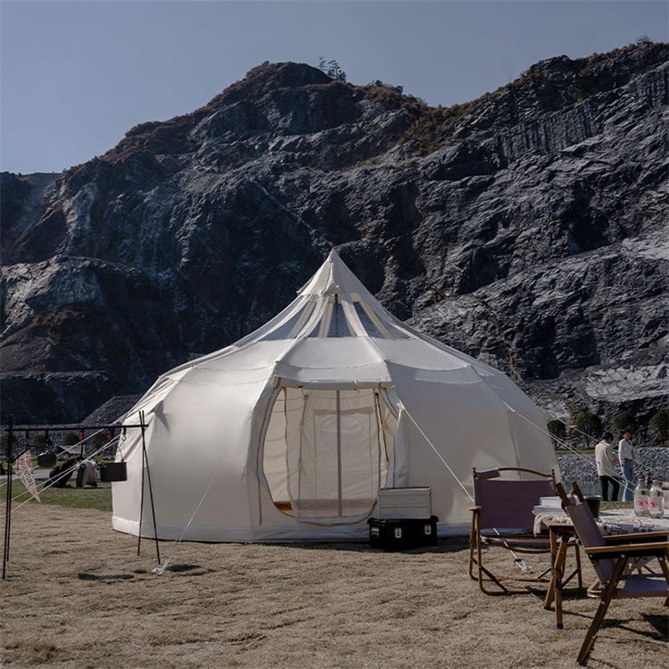 Vilka fördelar ger YMOUTDOOR Outdoor Canvas Bell-tält för glampingföretag?